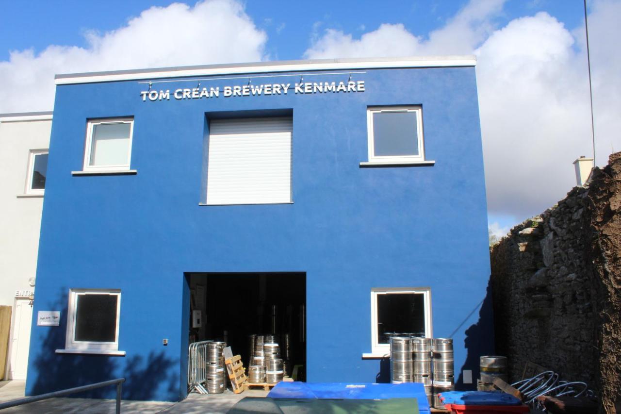 فندق كينميرفي  Tom Crean Base Camp - Food Drink Bed المظهر الخارجي الصورة
